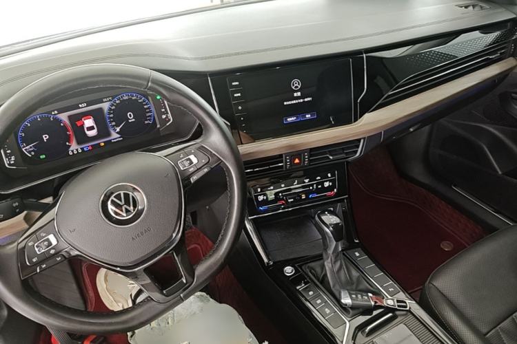 Used Volkswagen Passat 2021 330TSI Luxury Edition Center Console