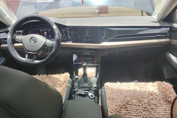 Used Volkswagen Passat 2021 330TSI Luxury Edition Center Console