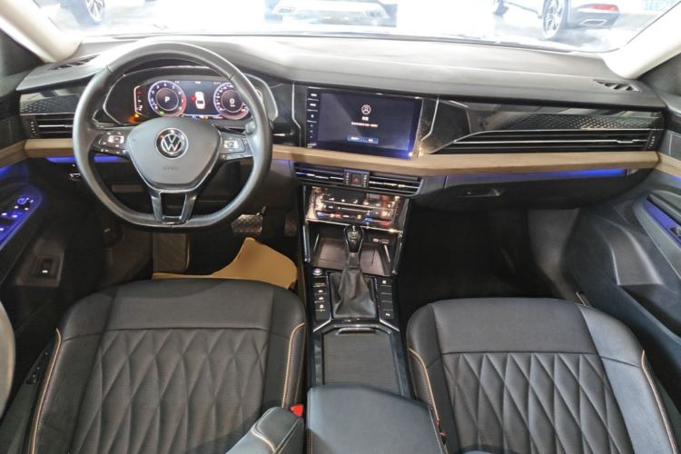 Used Volkswagen Passat 2021 330TSI Luxury Edition Center Console