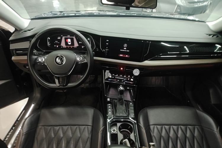 Used Volkswagen Passat 2021 330TSI Luxury Edition Center Console
