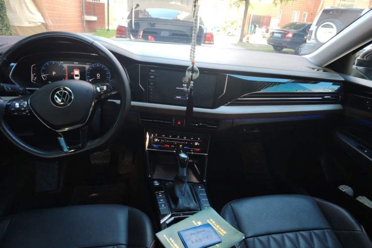 Used Volkswagen Passat 2021 330TSI Luxury Edition Center Console