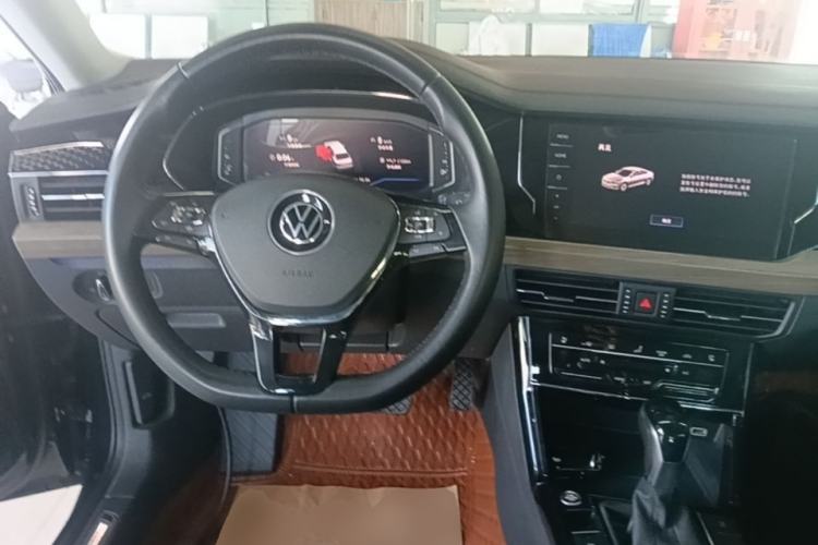 Used Volkswagen Passat 2021 330TSI Luxury Edition Center Console