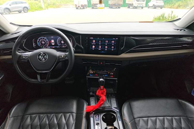 Used Volkswagen Passat 2021 330TSI Luxury Edition Center Console