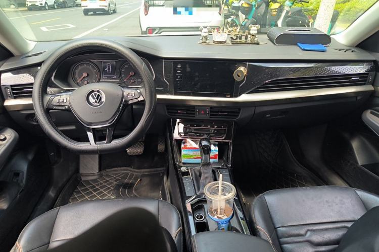 Used Volkswagen Passat 2021 280TSI Elite Edition Center Console
