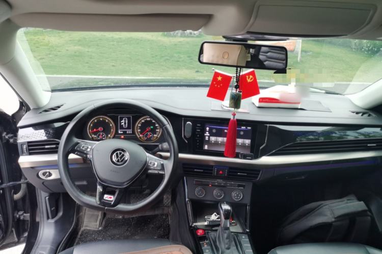 Used Volkswagen Passat 2021 330TSI Elite Edition Center Console