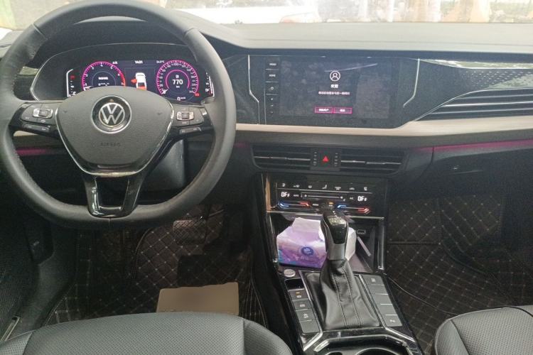 Used Volkswagen Passat 2021 330TSI Luxury Edition Center Console