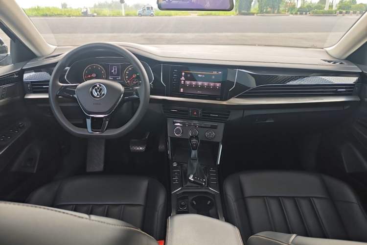 Used Volkswagen Passat 2021 280TSI Business Edition Center Console
