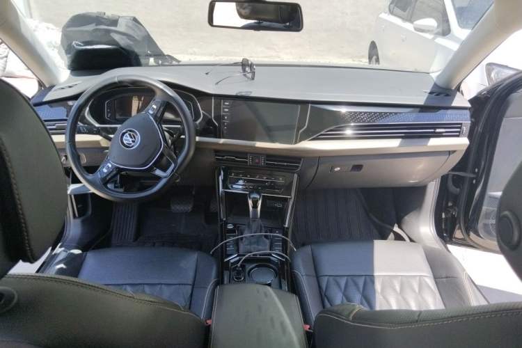 Used Volkswagen Passat 2021 330TSI Luxury Edition Center Console