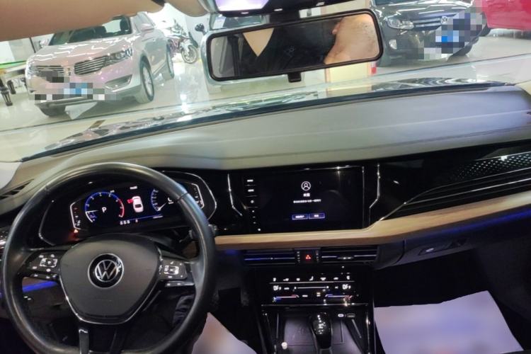Used Volkswagen Passat 2021 330TSI Luxury Edition Center Console