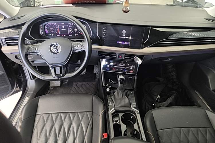 Used Volkswagen Passat 2021 330TSI Luxury Edition Center Console
