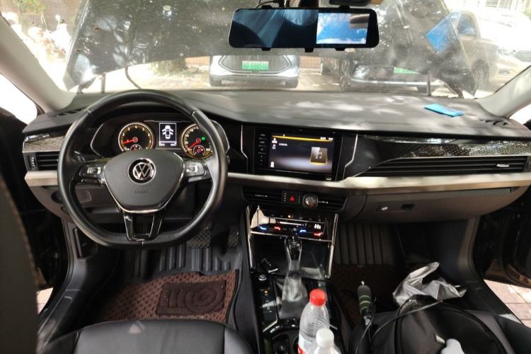 Used Volkswagen Passat 2021 330TSI Elite Edition Center Console