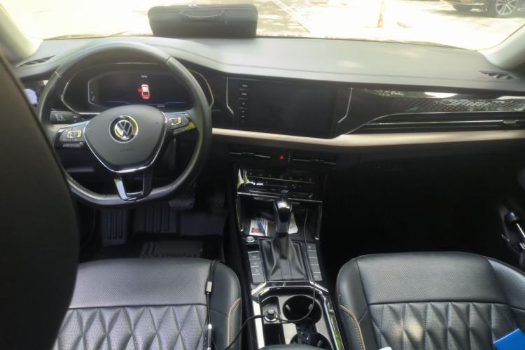 Used Volkswagen Passat 2021 330TSI Luxury Edition Center Console