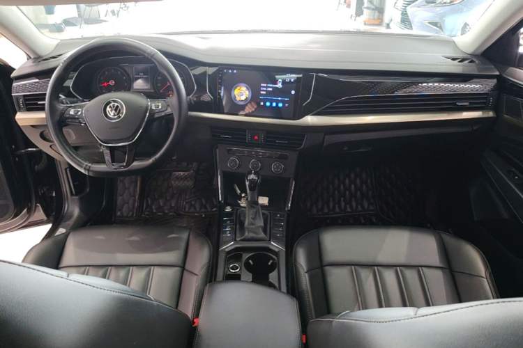Used Volkswagen Passat 2021 280TSI Business Edition Center Console