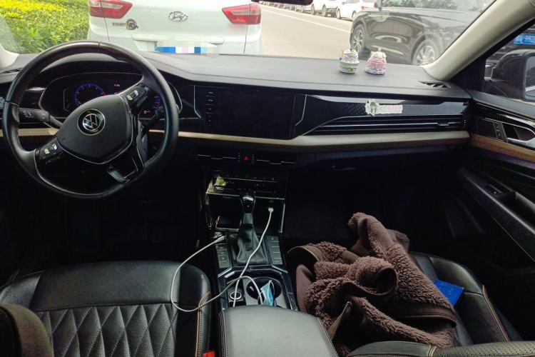 Used Volkswagen Passat 2021 330TSI Luxury Edition Center Console