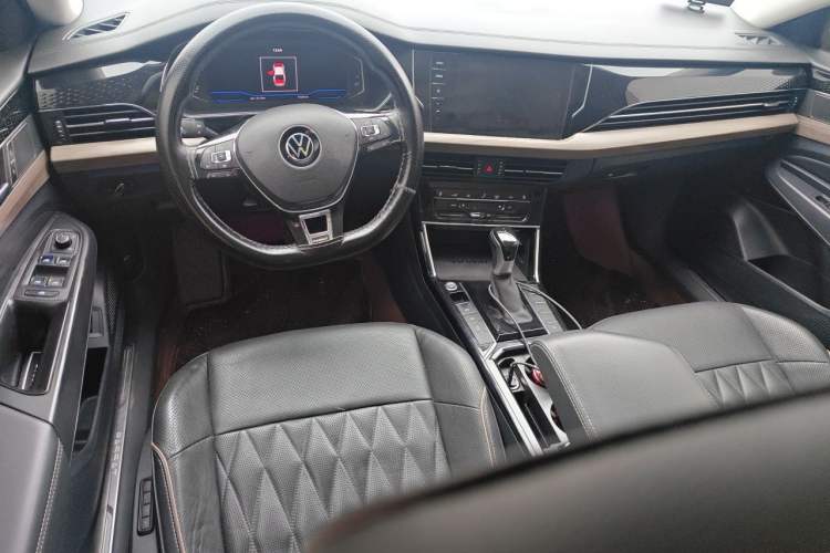 Used Volkswagen Passat 2021 330TSI Luxury Edition Center Console