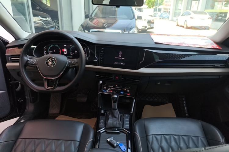 Used Volkswagen Passat 2021 330TSI Luxury Edition Center Console
