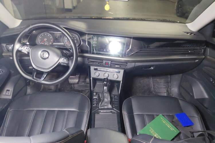 Used Volkswagen Passat  Center Console