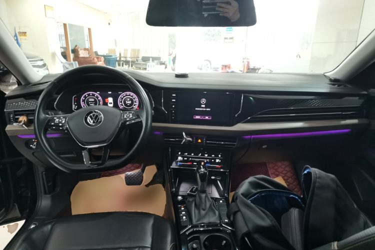 Used Volkswagen Passat 2021 330TSI Luxury Edition Center Console
