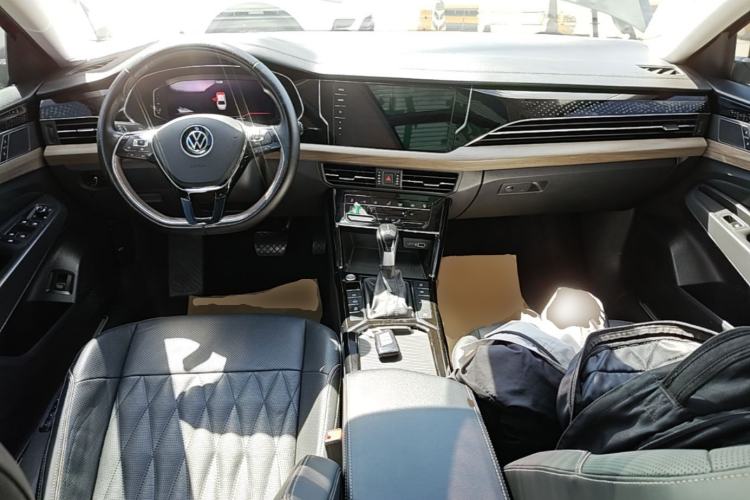 Used Volkswagen Passat 2021 330TSI Luxury Edition Center Console