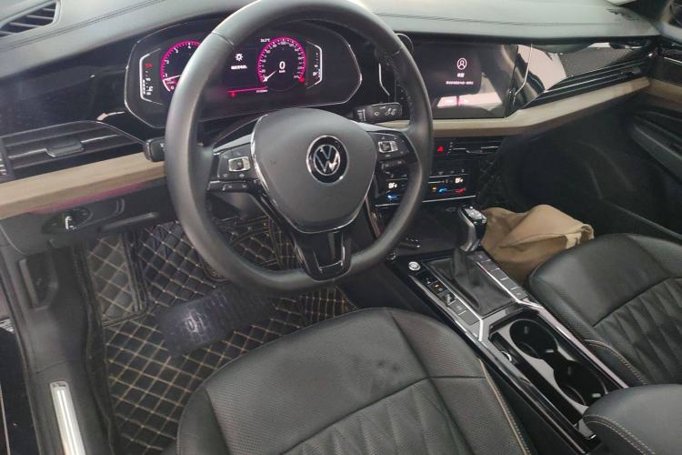 Used Volkswagen Passat 2021 330TSI Luxury Edition Center Console