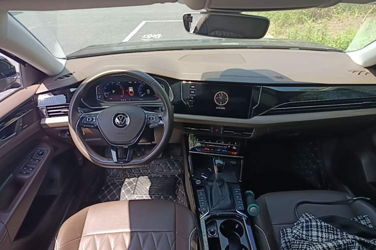 Used Volkswagen Passat 2021 380TSI Flagship Edition Center Console