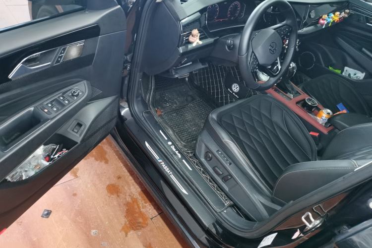 Used Volkswagen Passat 2021 330TSI Luxury Edition Driver Seat