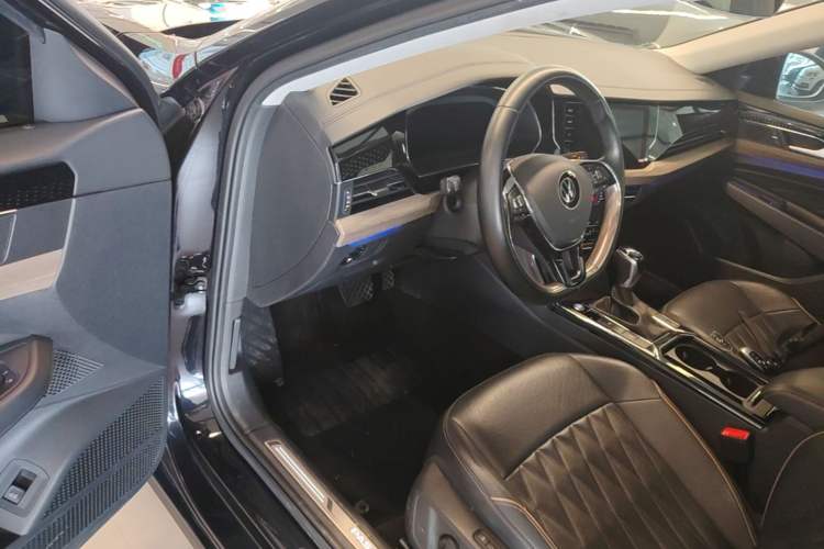 Used Volkswagen Passat 2021 330TSI Luxury Edition Driver Seat