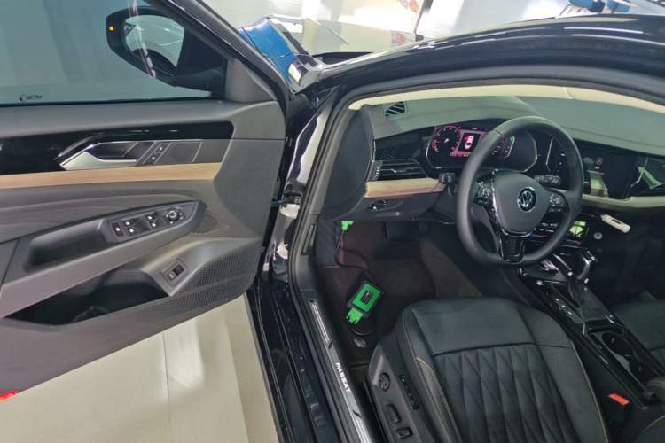 Used Volkswagen Passat 2021 330TSI Luxury Edition Driver Seat