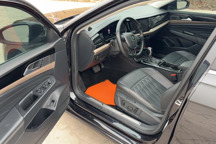 Used Volkswagen Passat 2021 330TSI Luxury Edition Driver Seat
