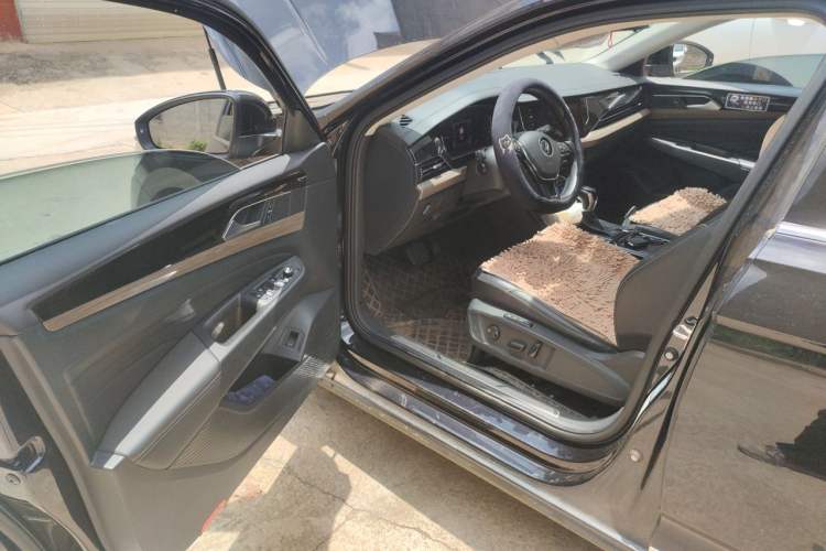 Used Volkswagen Passat 2021 330TSI Luxury Edition Driver Seat