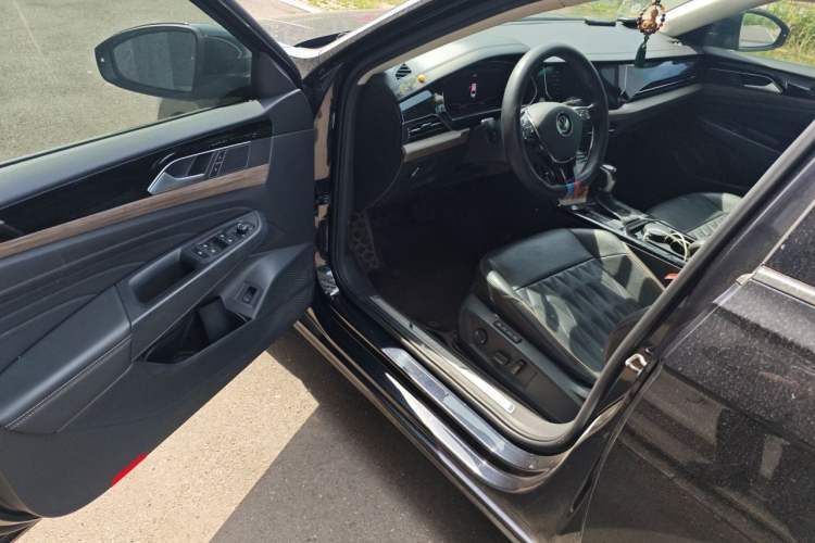 Used Volkswagen Passat 2021 330TSI Luxury Edition Driver Seat