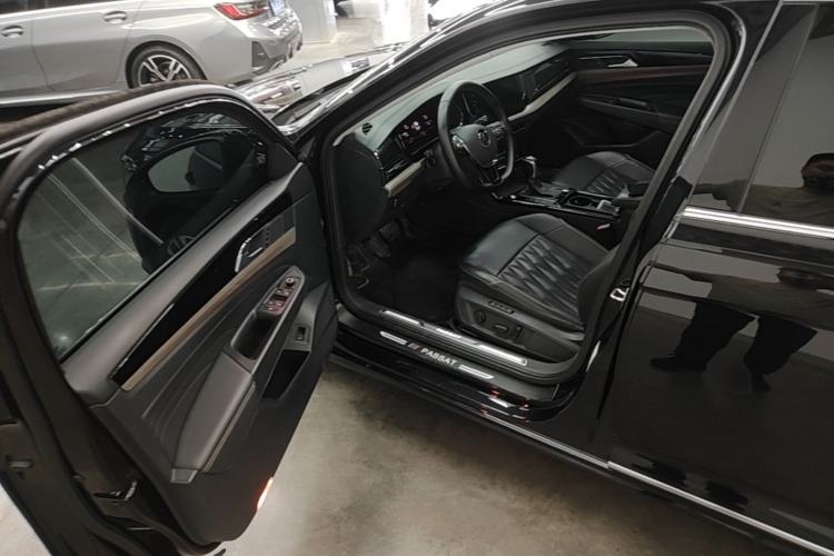 Used Volkswagen Passat 2021 330TSI Luxury Edition Driver Seat
