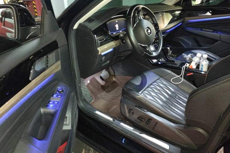 Used Volkswagen Passat 2021 330TSI Luxury Edition Driver Seat