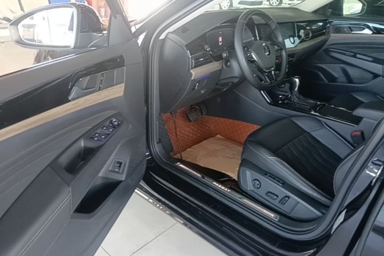 Used Volkswagen Passat 2021 330TSI Luxury Edition Driver Seat