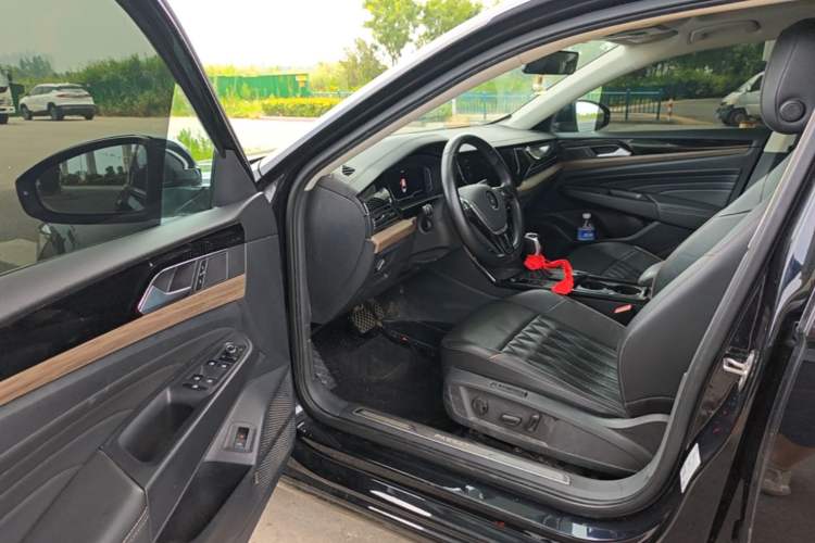 Used Volkswagen Passat 2021 330TSI Luxury Edition Driver Seat