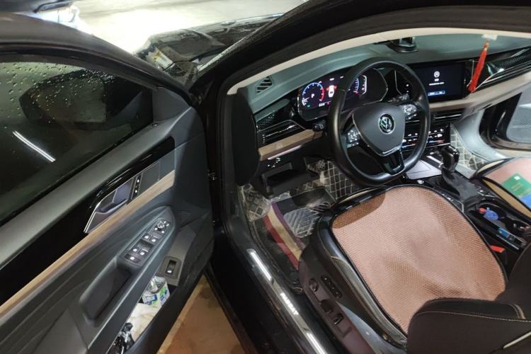 Used Volkswagen Passat 2021 330TSI Luxury Edition Driver Seat