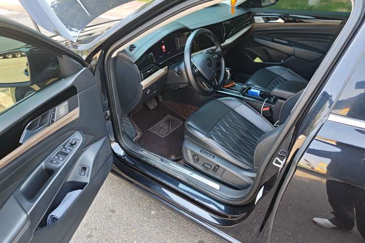 Used Volkswagen Passat 2021 330TSI Luxury Edition Driver Seat