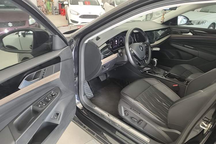 Used Volkswagen Passat 2021 330TSI Luxury Edition Driver Seat