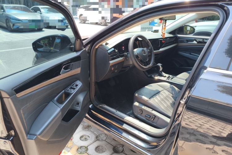 Used Volkswagen Passat 2021 330TSI Luxury Edition Driver Seat