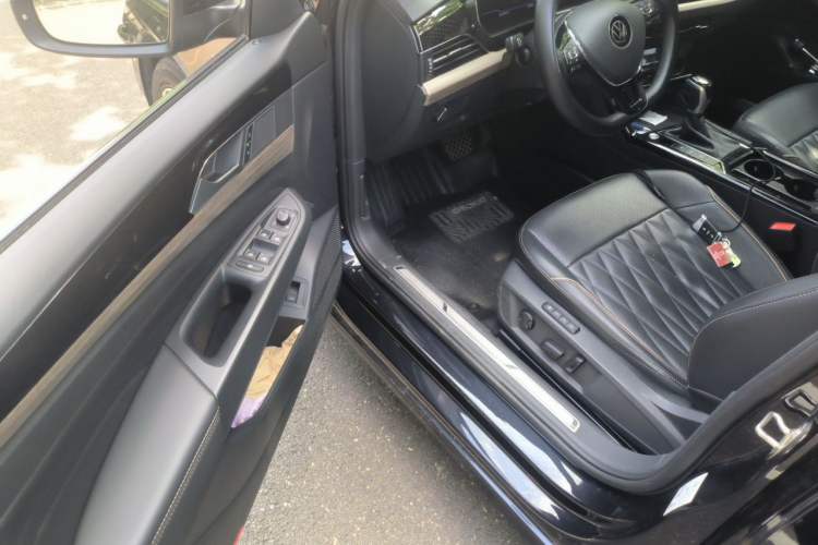 Used Volkswagen Passat 2021 330TSI Luxury Edition Driver Seat