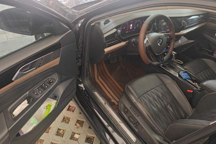 Used Volkswagen Passat 2021 330TSI Luxury Edition Driver Seat
