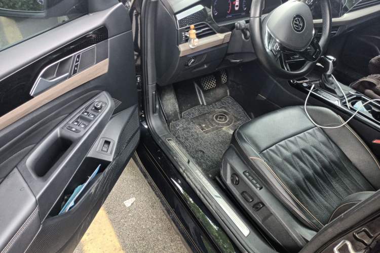 Used Volkswagen Passat 2021 330TSI Luxury Edition Driver Seat