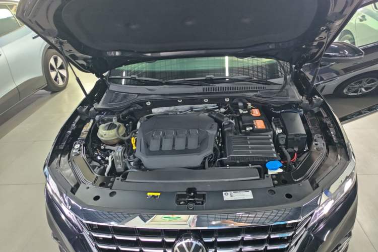 Used Volkswagen Passat 2021 330TSI Luxury Edition Engine Bay
