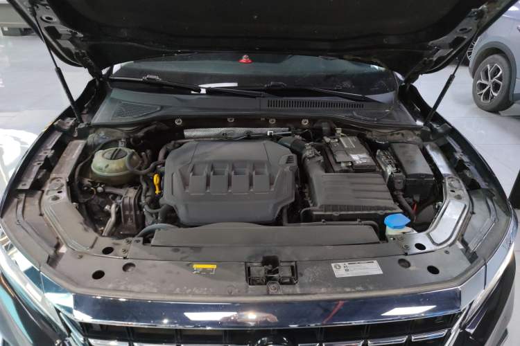 Used Volkswagen Passat 2021 330TSI Elite Edition Engine Bay