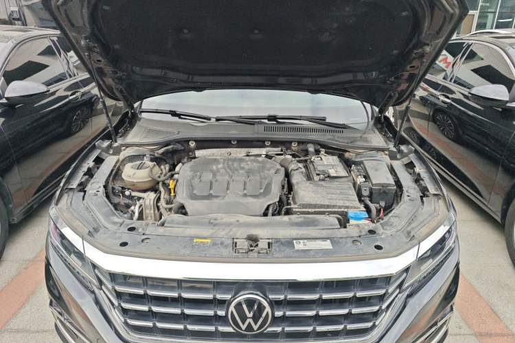 Used Volkswagen Passat 2021 330TSI Luxury Edition Engine Bay