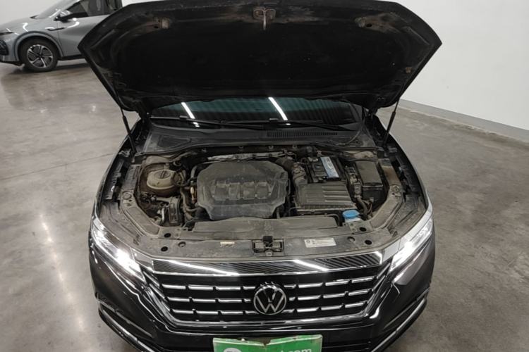 Used Volkswagen Passat 2021 330TSI Luxury Edition Engine Bay
