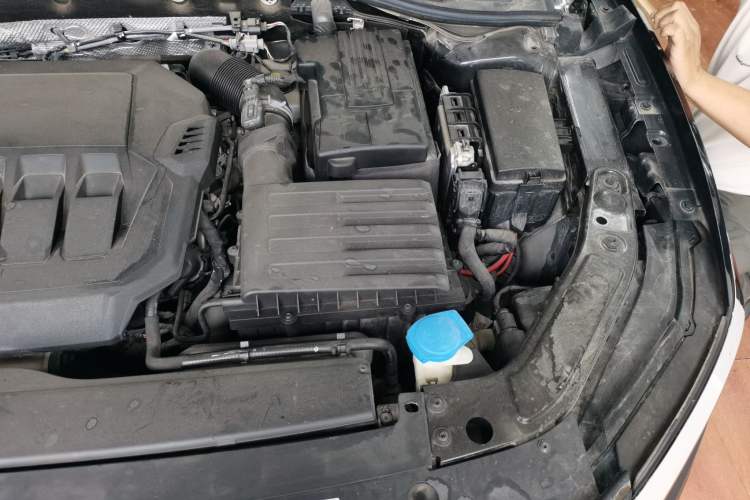 Used Volkswagen Passat 2021 330TSI Luxury Edition Engine Bay Left