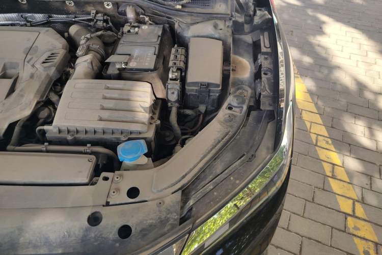 Used Volkswagen Passat 2021 330TSI Luxury Edition Engine Bay Left