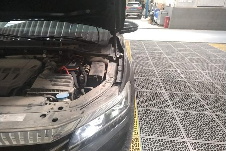 Used Volkswagen Passat 2021 330TSI Luxury Edition Engine Bay Left