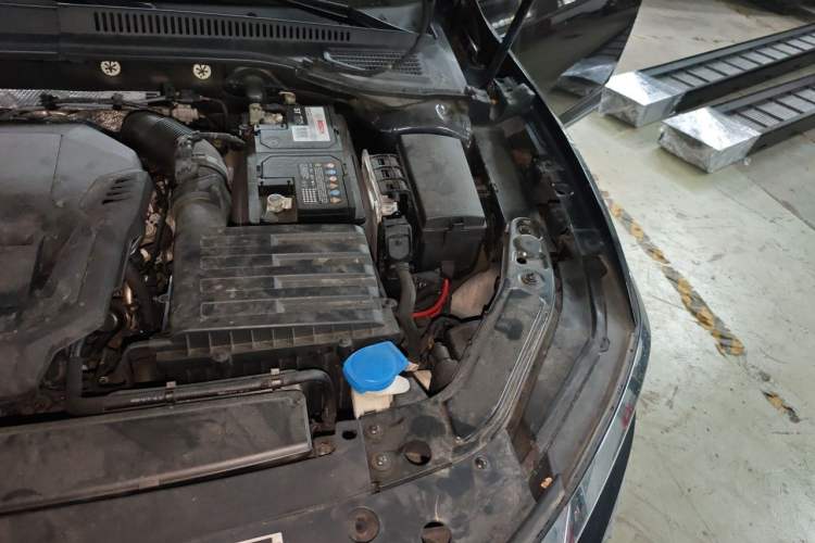Used Volkswagen Passat 2021 330TSI Luxury Edition Engine Bay Left